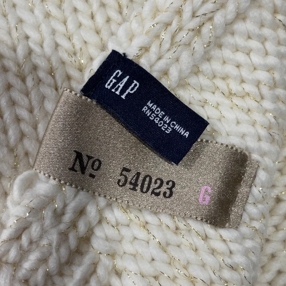 *NWOT GAP San Francisco California Women's Beige Knitted Scarf